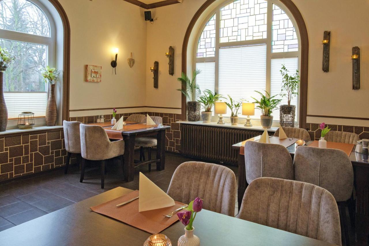 Hotel-Restaurant Holsteiner Hof Ґестгахт Екстер'єр фото