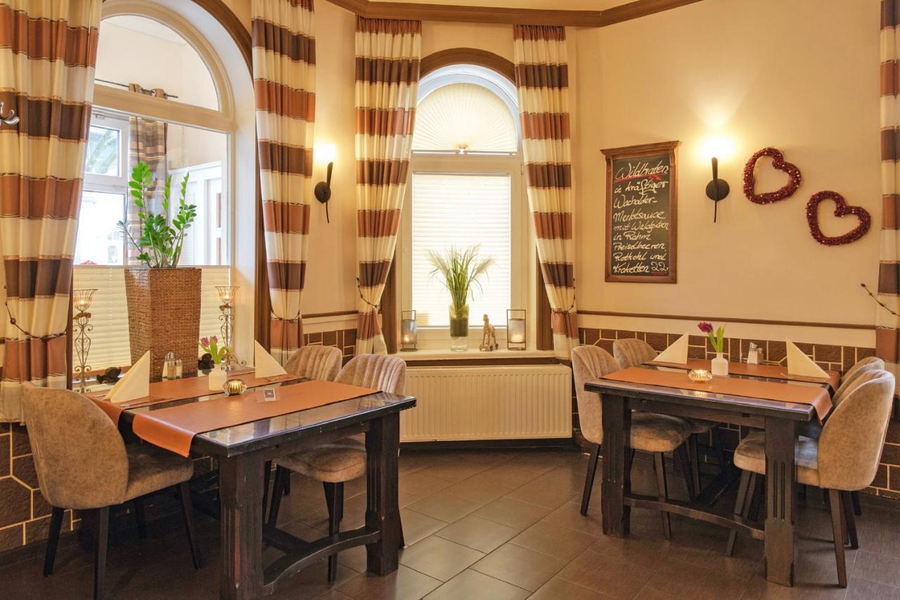 Hotel-Restaurant Holsteiner Hof Ґестгахт Екстер'єр фото