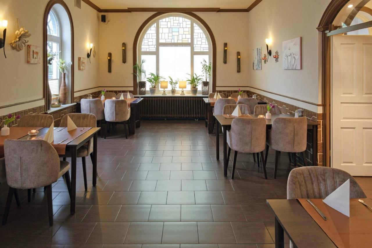 Hotel-Restaurant Holsteiner Hof Ґестгахт Екстер'єр фото